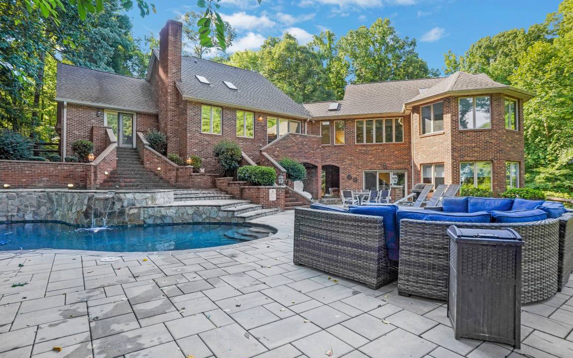 Mooresville House | 465 m² House ∙ 5 bedrooms ∙ 12 guests