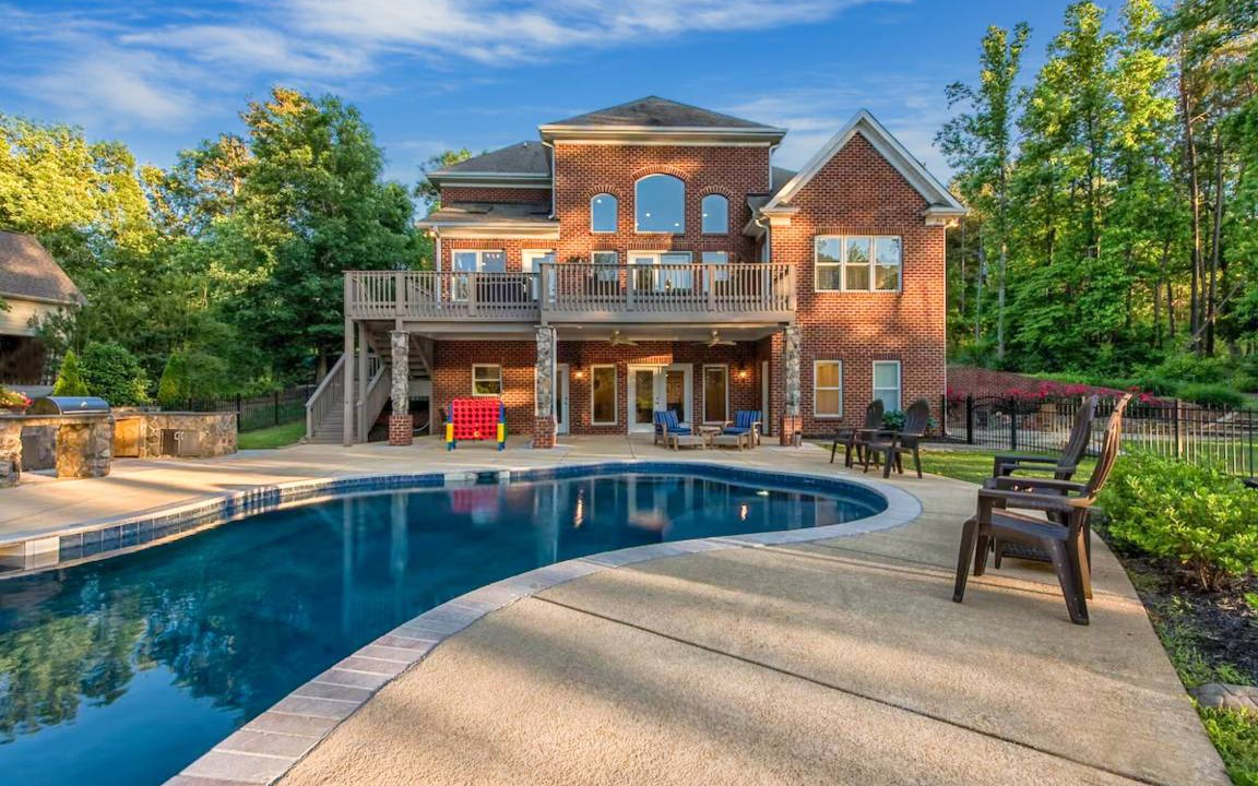 Mooresville House | 487 m² House ∙ 7 bedrooms ∙ 20 guests