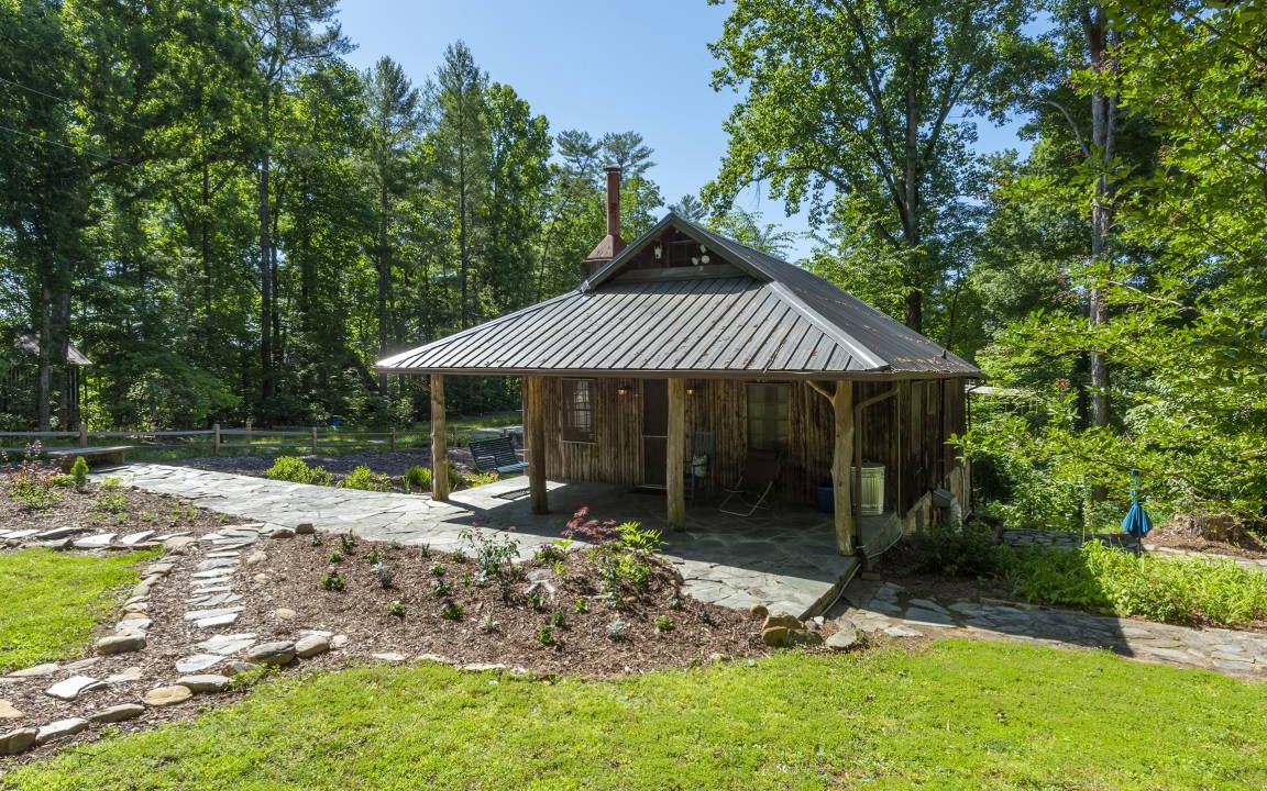 Morganton Cabin | 49 m² Cabin ∙ 2 bedrooms ∙ 4 guests