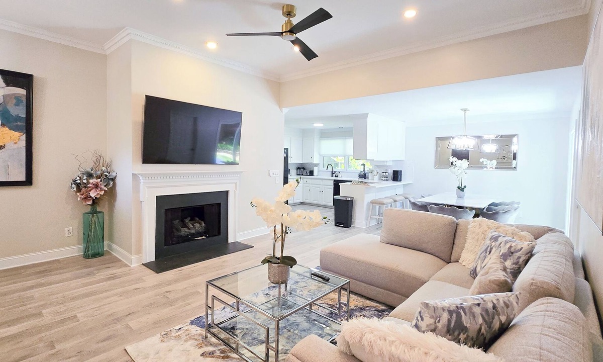 Waxhaw House | 4BR/3 Kings 1 Queen, Patio & Large Fenced Backyard