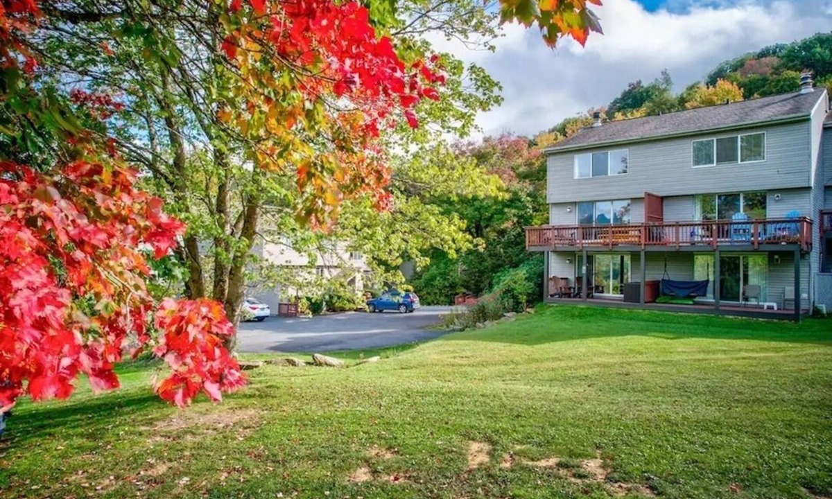 Sugar Mountain House | 4BR/4Bath Townhome w/AC, Walk to Ski, Golf, Tennis, Hiking and More!