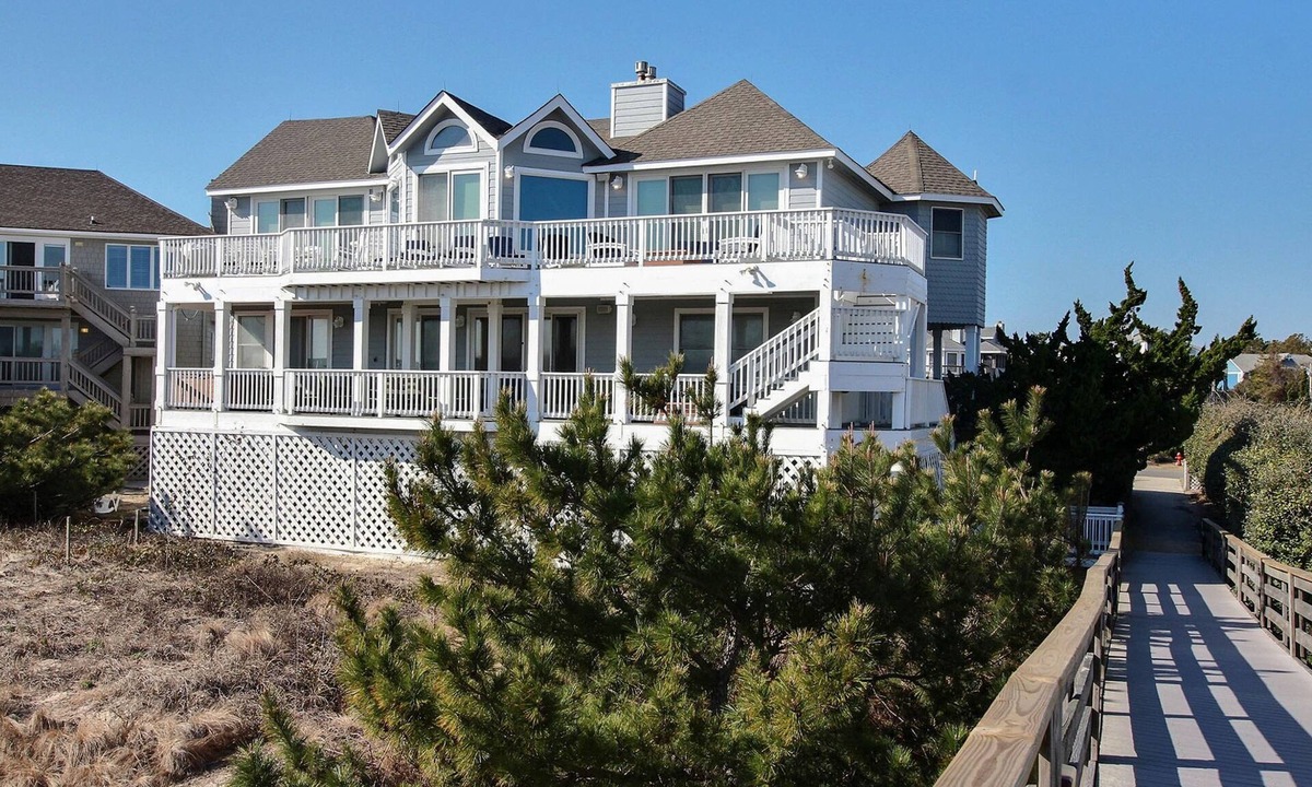 Corolla Light House | 4BR Oceanfront | Pool | Hot Tub | Sauna