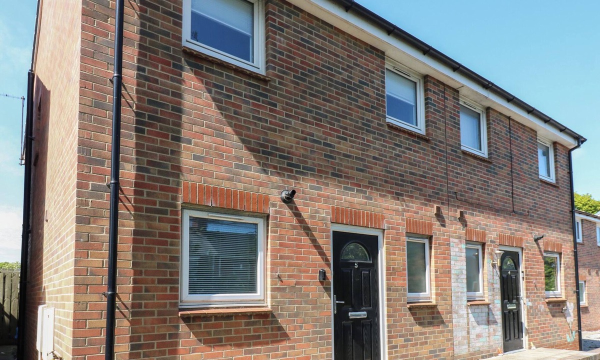 Seaham Cottage | 5 ASHCROFT MEWS, pet friendly, with a garden in Seaham