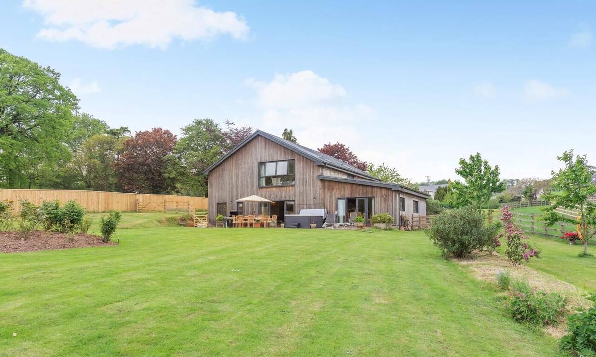Holcombe Rogus Cottage | 5 Bed in Holcombe Rogus (oc-f39895)