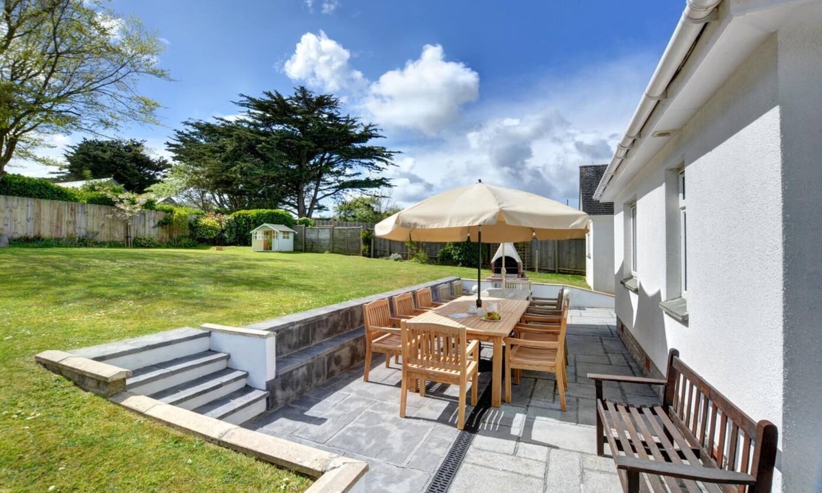 Constantine Bay Cottage | 5 Bed in Padstow (oc-p00051)