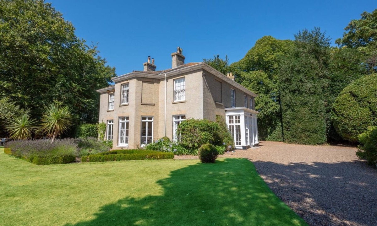 Thurlton Cottage | 5 Bed in Thurlton (oc-oldre)