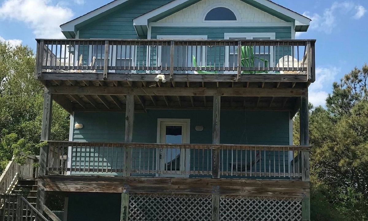Ocean Sands House | 5 BR OBX Beach House in Corolla, NC - 8 Minute Walk to the Beach & Pet Friendly