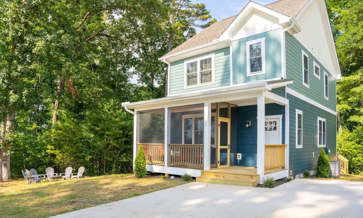 Oakley House | 5 min to Biltmore & 10 to Downtown. New adorable neighborhood.