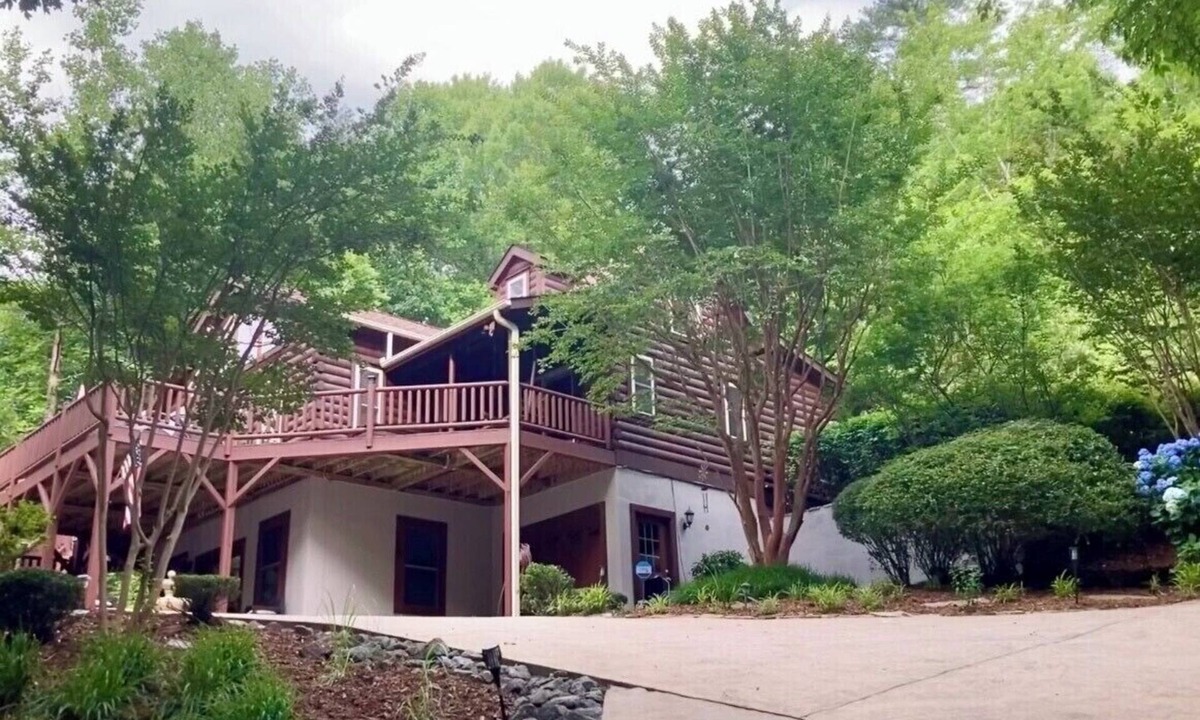 Lake Lure Cabin | 5 Min Walk to Beach and Marina