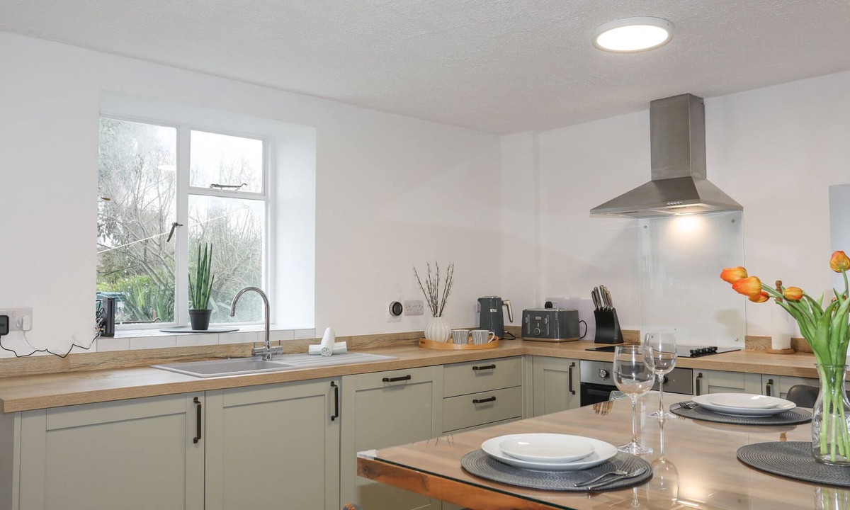Llandwrog Cottage | 5 The Crescent