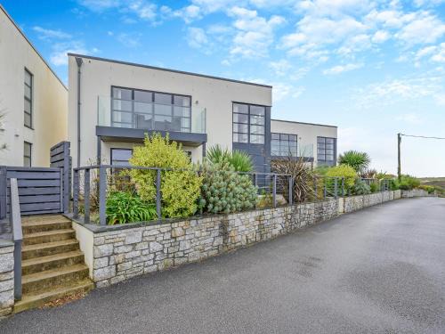 Holywell House | 50 Degrees West