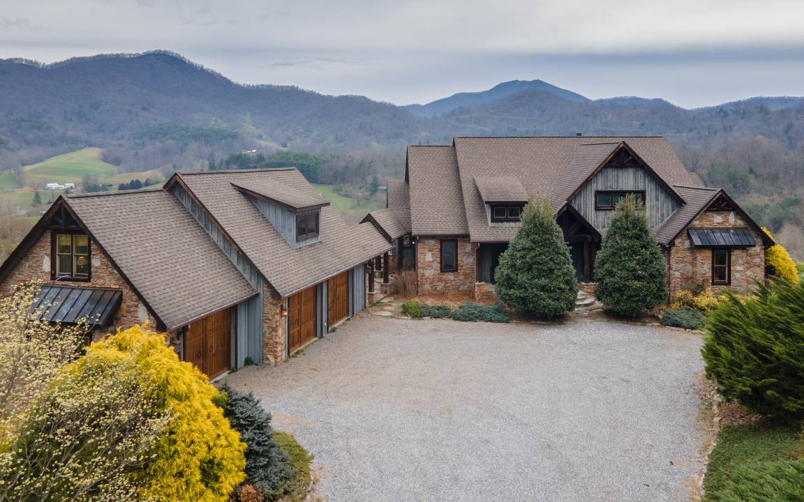 River Ridge House | 532 m² House ∙ 5 bedrooms ∙ 15 guests
