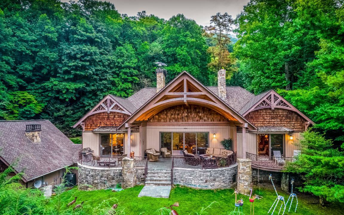 Waynesville House | 557 m² House ∙ 6 bedrooms ∙ 13 guests
