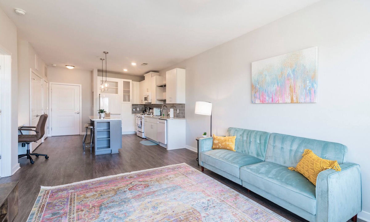 Wesley Heights Condo | 5min to Uptown! Suite Stay~Lux Condo w/FREE Parking~ KING BED~LONG TERM Welcome!
