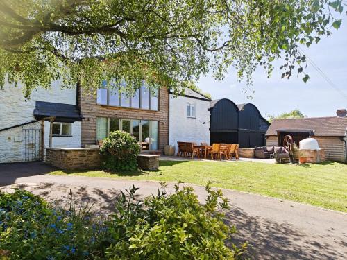 Steens Bridge House | 6 Bed in Docklow oc-d31042