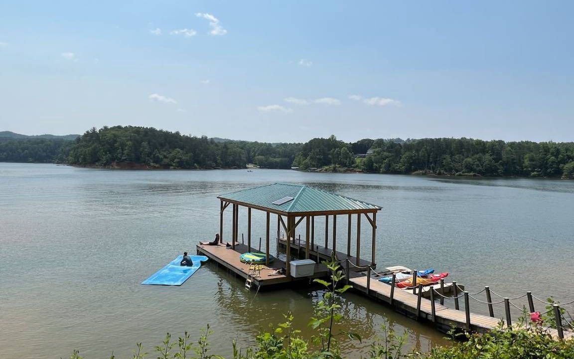 Wilkesboro Cabin | 603 m² Cabin ∙ 5 bedrooms ∙ 19 guests