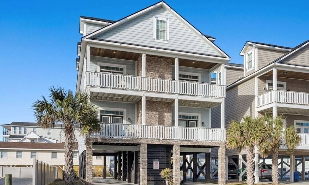 Ash House | 6BR Cherry Grove Beach House with lots of fun & laughter