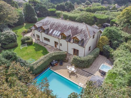 Tresowes House | 7 Bed in Ashton oc-p00891