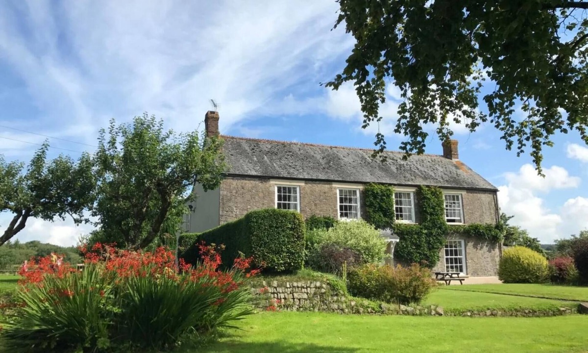 Shebbear Cottage | 7 Bed in Shebbear (oc-w33731)