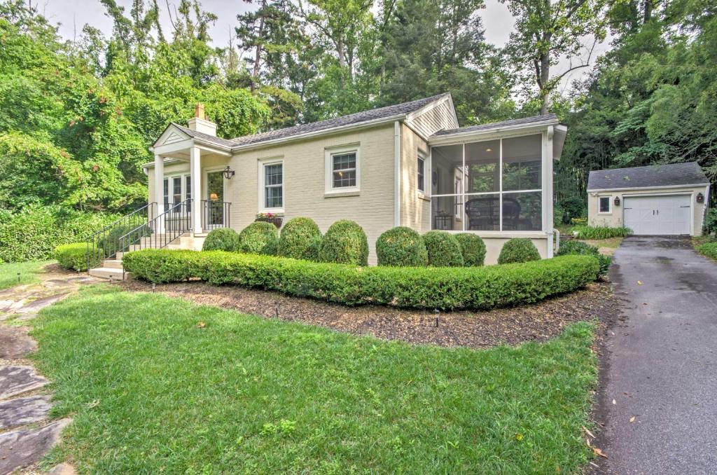 Royal Pines House | 7 Mi to The Biltmore Le Canard Cottage with Porch