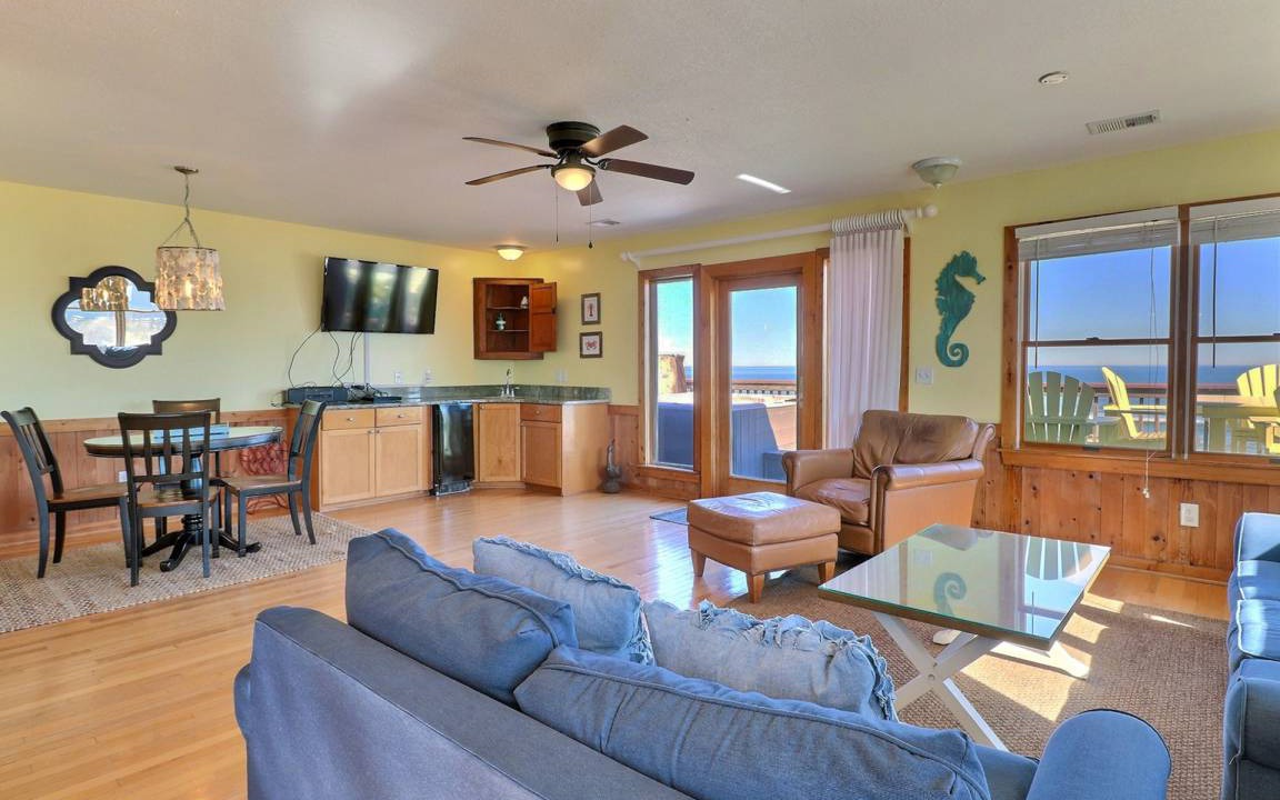 South Nags Head House | 7041 Toes in the Sand Oceanfront Dog Friendly Hot Tub