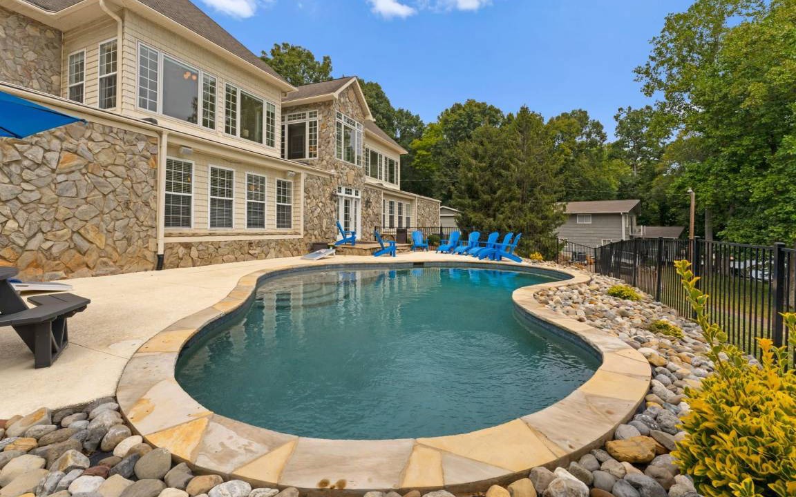 Troutman House | 709 m² House ∙ 6 bedrooms ∙ 20 guests