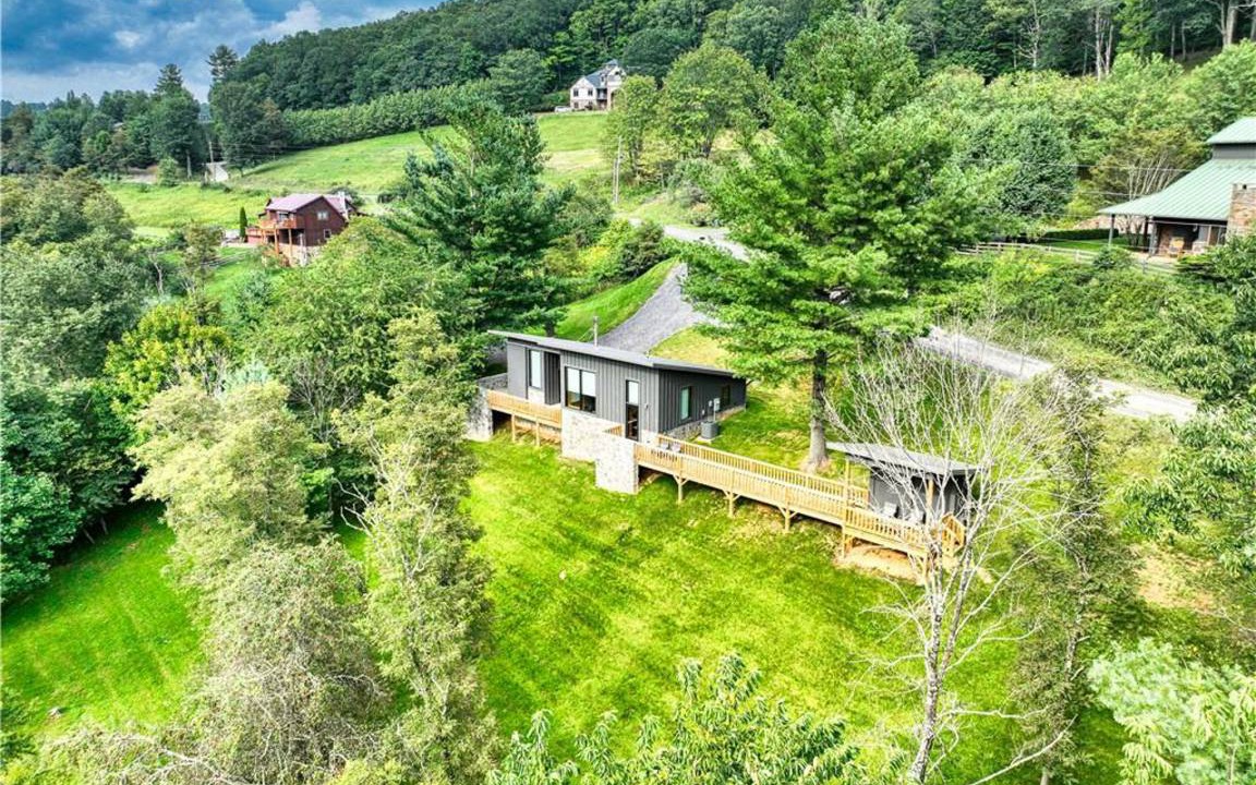 West Jefferson House | 77 m² House ∙ 2 bedrooms ∙ 6 guests