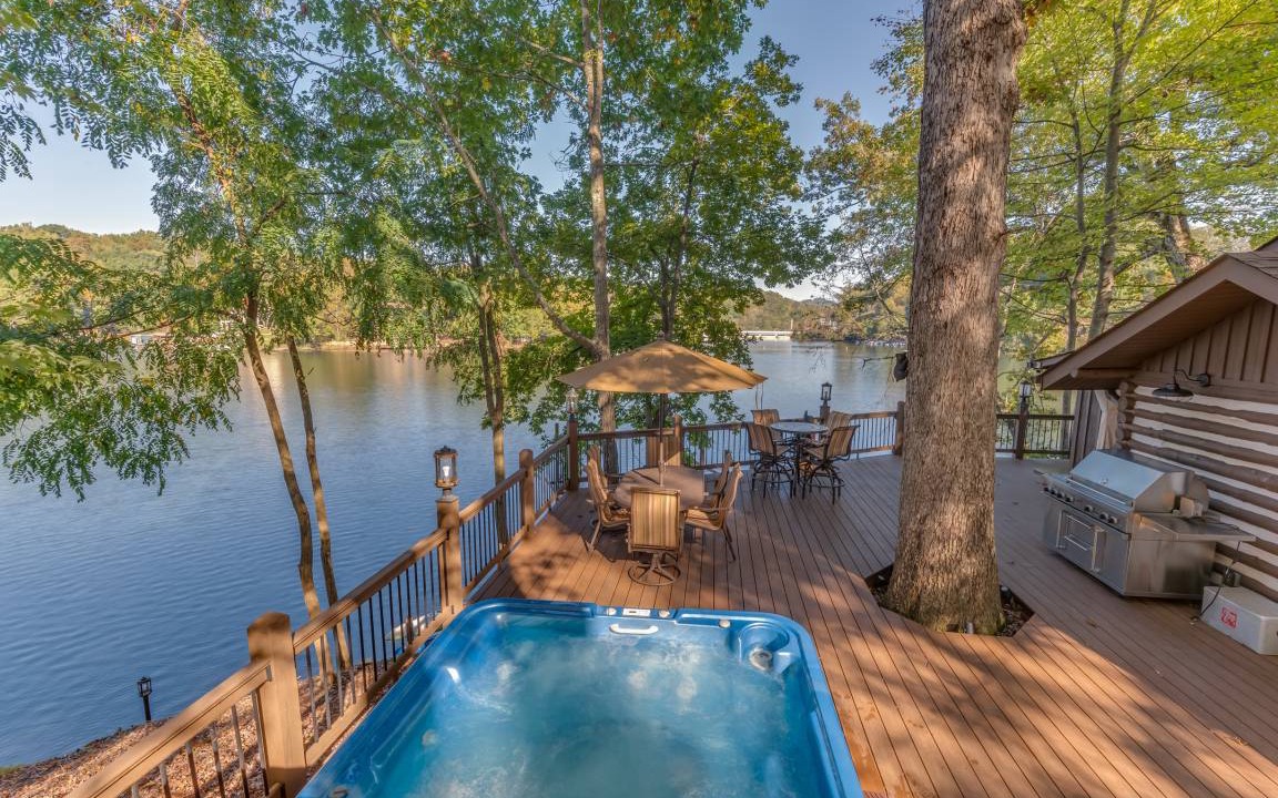 Lake Lure Cabin | 78 m² Cabin ∙ 3 bedrooms ∙ 6 guests