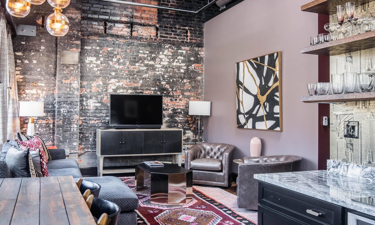 Downtown Asheville Apartment | 80 LEX 201 : Exquisite Lodging 1 BD King/1 BA 639 SQ FT + free parking
