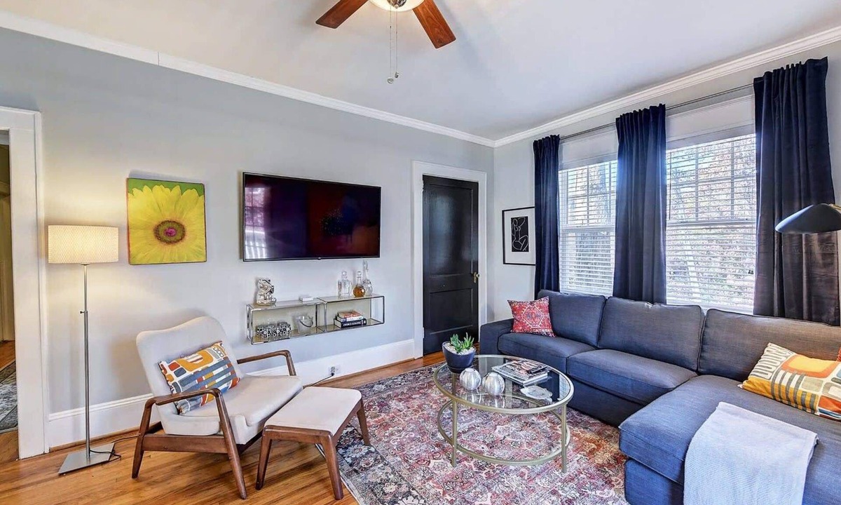 Dilworth Condo | 800 Magnolia: 2 Units, Chic 4BR w/Porch