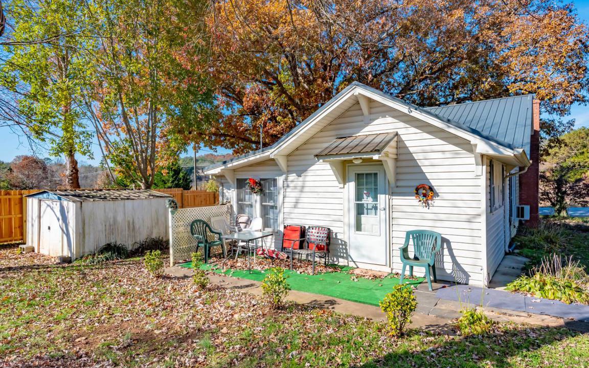 Morganton House | 84 m² House ∙ 2 bedrooms ∙ 4 guests