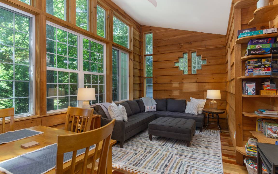 Black Mountain Cottage | 86 m² Cabin ∙ 2 bedrooms ∙ 4 guests