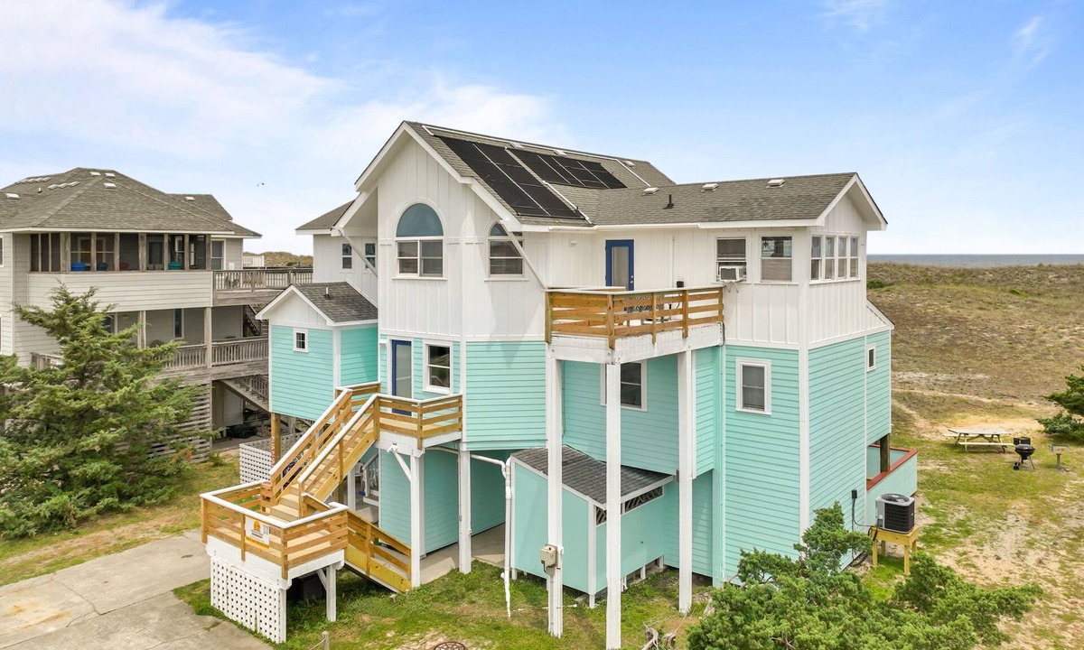 Waves House | 8BR Oceanfront home - Game & theater rooms, private pool, hot tub ★