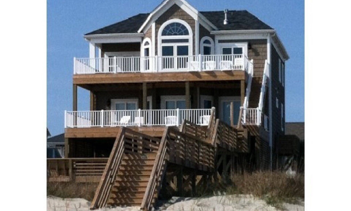 Ocean Isle Beach House | 8BR - OCEANFRONT Luxury❤️May 25-1, Aug 10-31 wks❤️ Elevator HotTub Pool PingPong