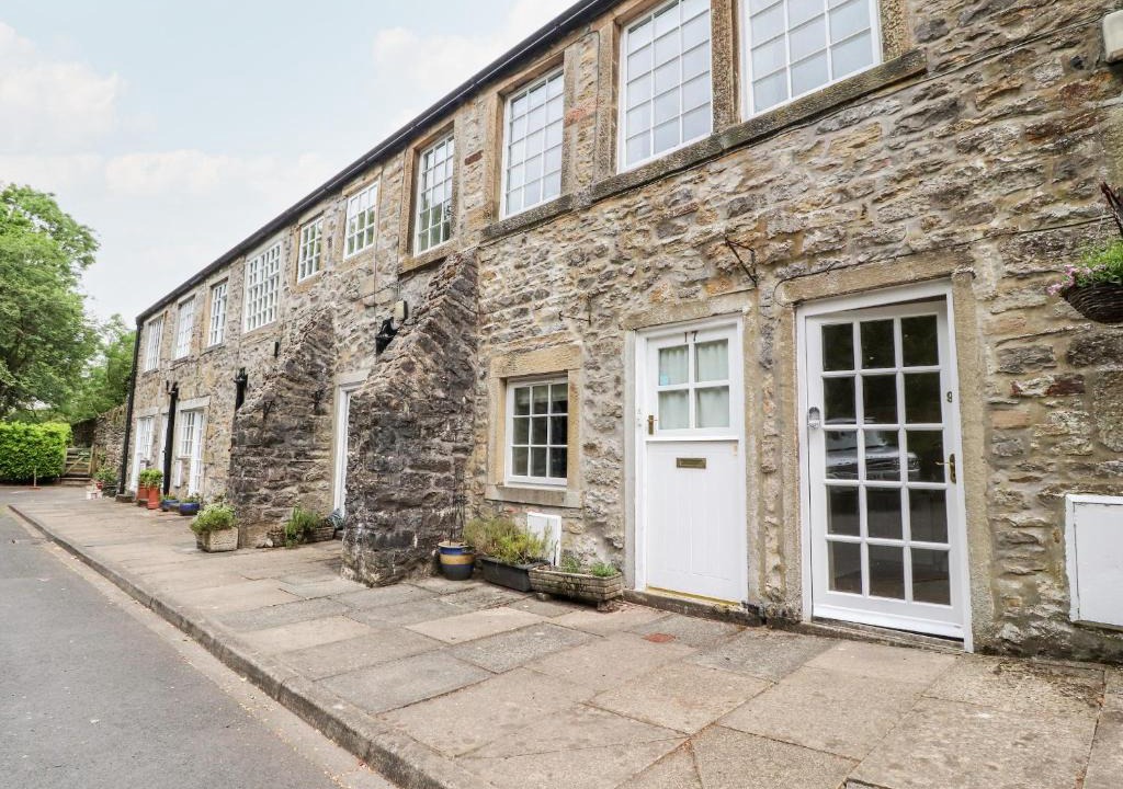 Airton Apartment | 9 Riverside Walk