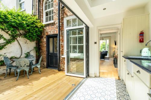 York House | 9 St John's Street