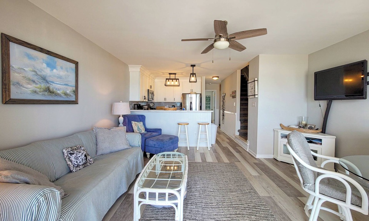 Surf City House | 910-B Turtle Cove: Beachfront Fun & Pool Access!