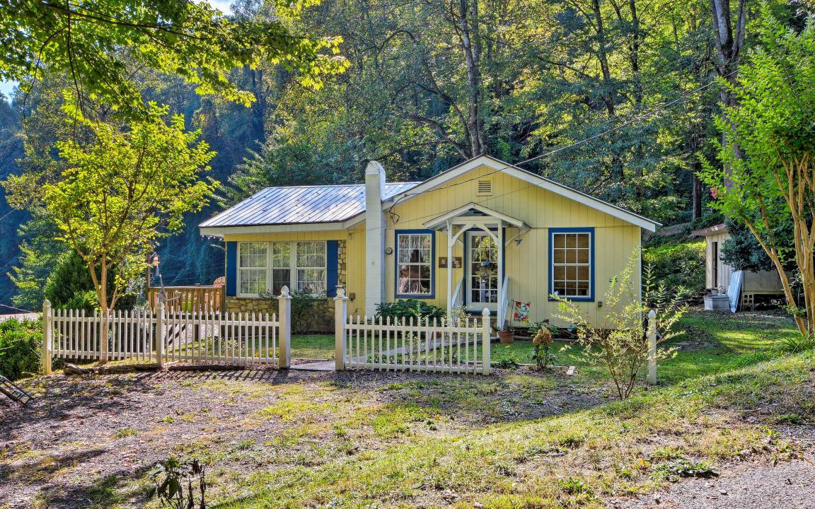 Fontana Dam Cottage | 92 m² Cabin ∙ 2 bedrooms ∙ 4 guests