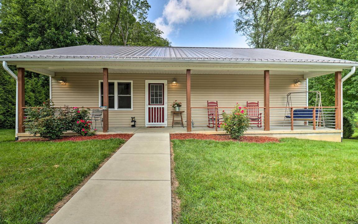 Waynesville Cottage | 92 m² Cabin ∙ 2 bedrooms ∙ 4 guests