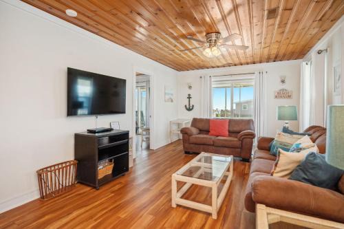 Long Beach House | A Beach Music Paradise by Oak Island Accommodations