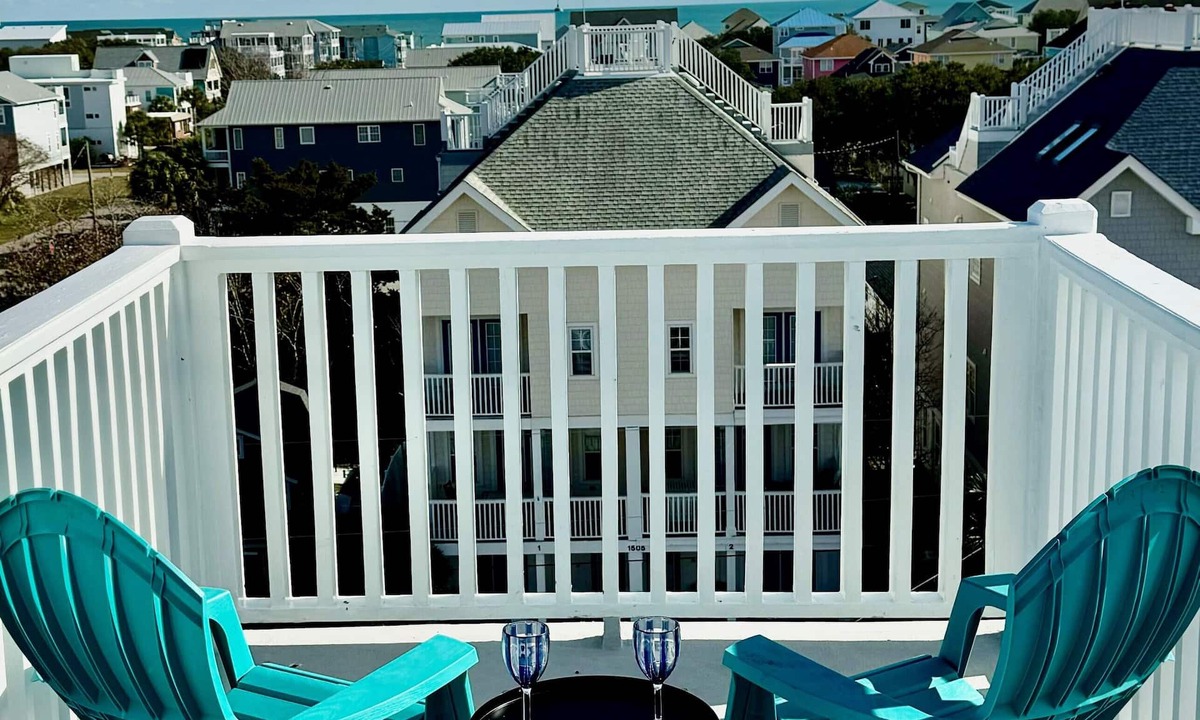 Wilmington Beach House | A Better View - 7 Bedrooms. Amazing roof top views, quick walk to the beach!