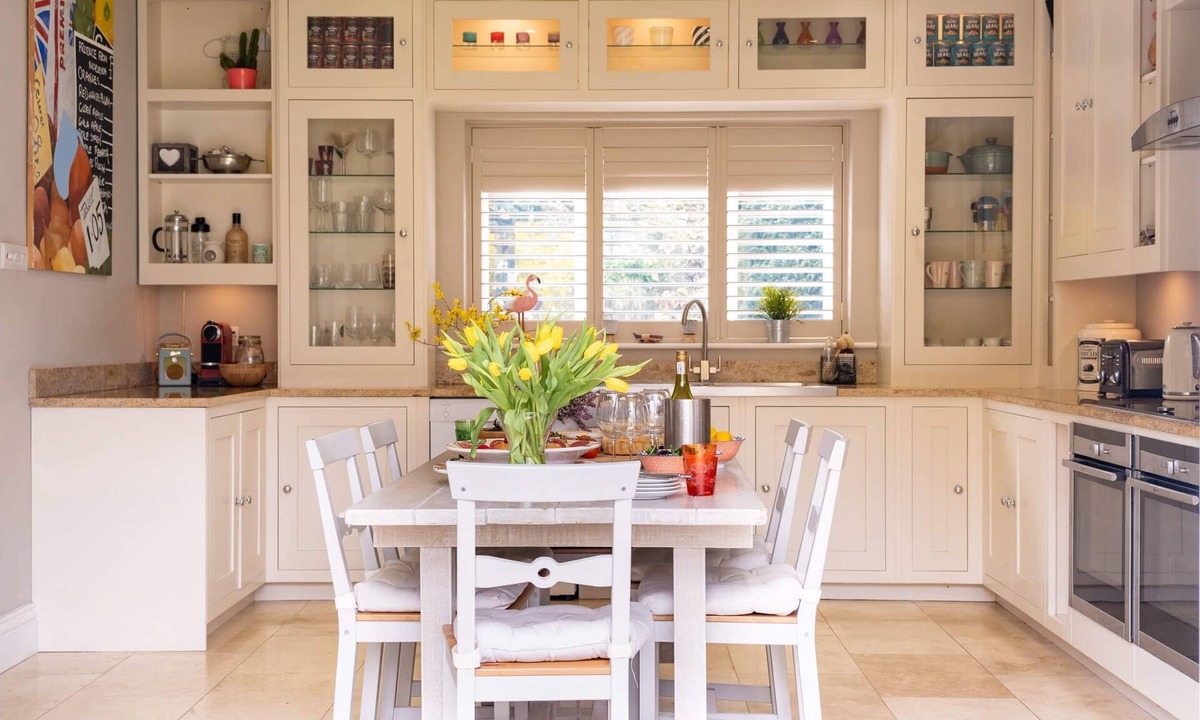 Sway Cottage | A bright & cheery home perfect forest-filled adventures.