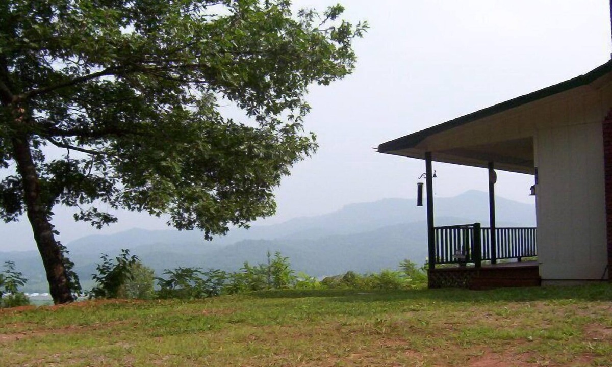 Slice Of Smokey Mountain Heaven | Franklin