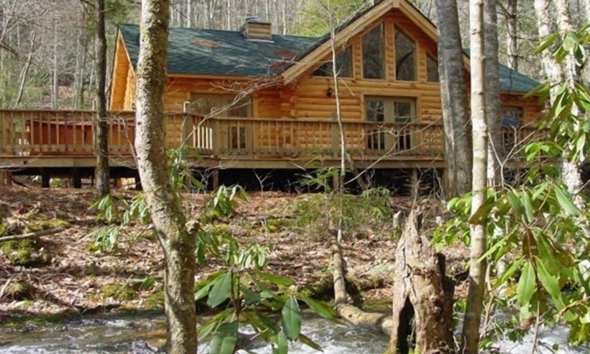 Andrews Cabin | A Mountain Paradise on Collett Creek in Andrews, NC