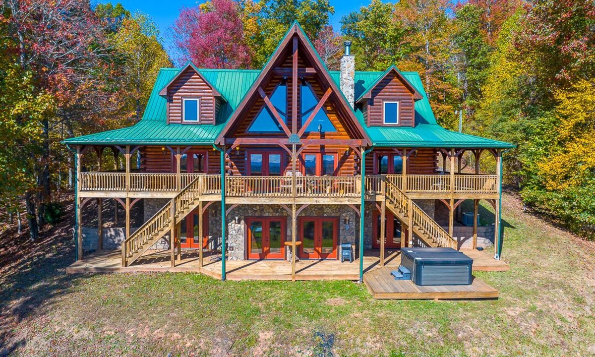 Grassy Creek Cabin | A Place to Bring Everyone Together | Fraser Creek Lodge | Hot Tub & Pool Table