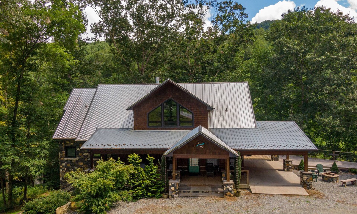 Sugar Grove Cabin | A River Mist Too - Riverfront luxury with 2 firepits, Hot Tub, Pool Table, outdoor surround sound!