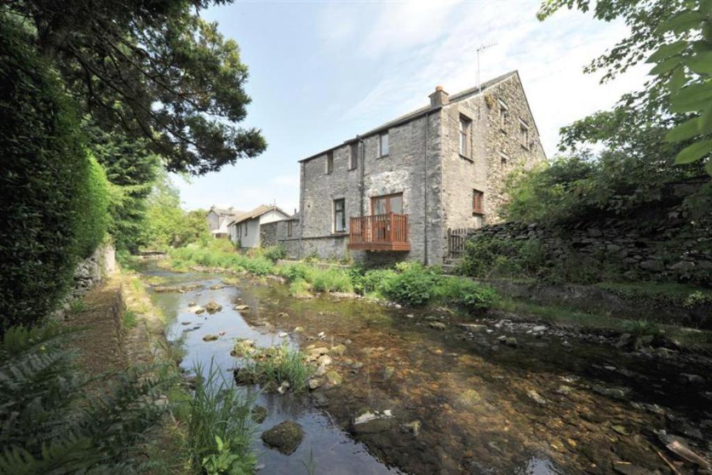 Staveley House | A River Runs By