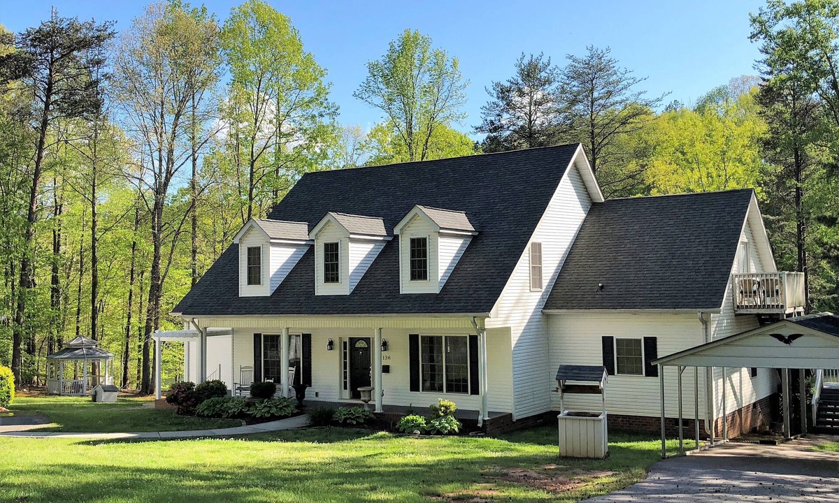 Troutman House | A Taste Of Southern Charm 9 Bedrooms 5 Baths- includes 3 bedroom guest cottage