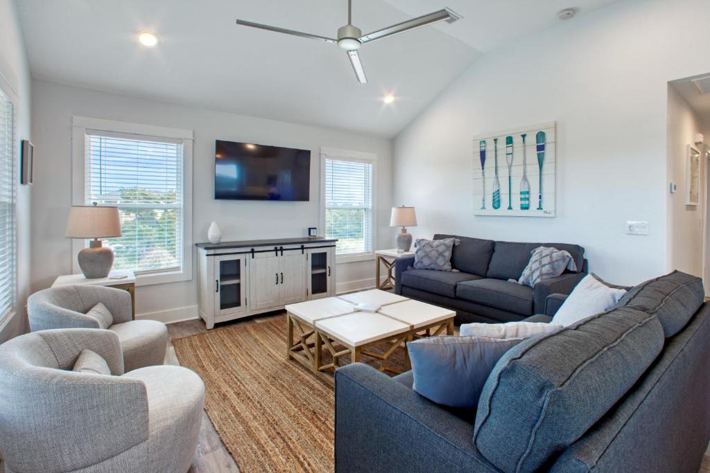 Avon House | A World Away 901