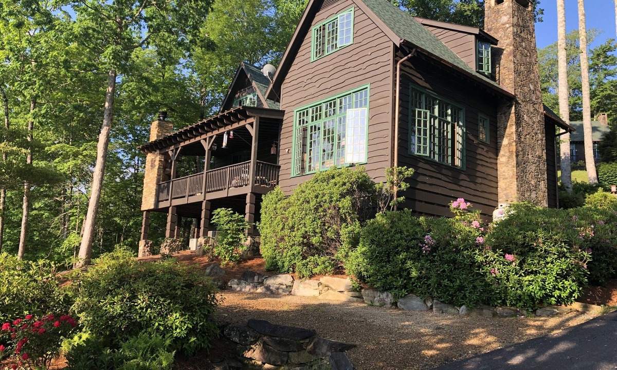 Cashiers Cabin | Adirondack Lodge that has glorious Mountain Views and Lake Glenville peeks